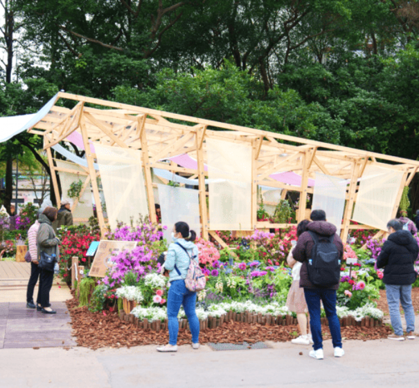 拾花號周邊圍繞各式花卉，是最適合舉起相機的取景勝地