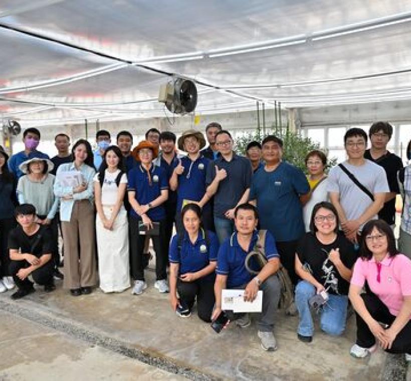 公園處與國合會、泰國皇家計畫基金會花卉智慧栽培與產業應用研習團園藝交流合影