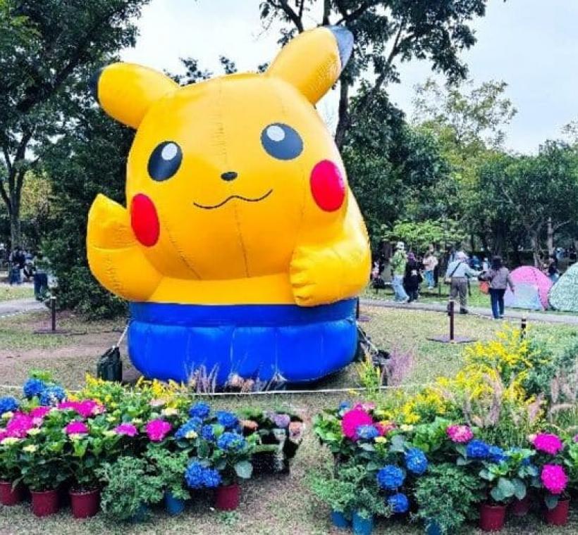 觀光傳播局2026台北花伴野餐人氣皮卡丘氣偶至4月6日也會在大安森林公園期待與大家相遇唷