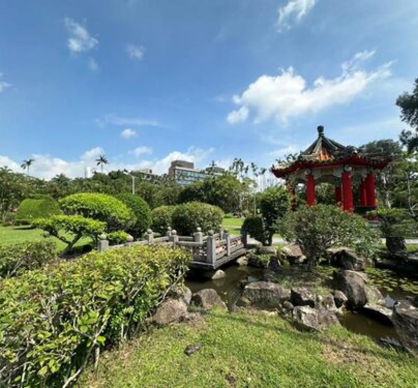 士林官邸公園內的中式庭園為先總統蔣介石先生8 0大壽建造的紀念庭園
