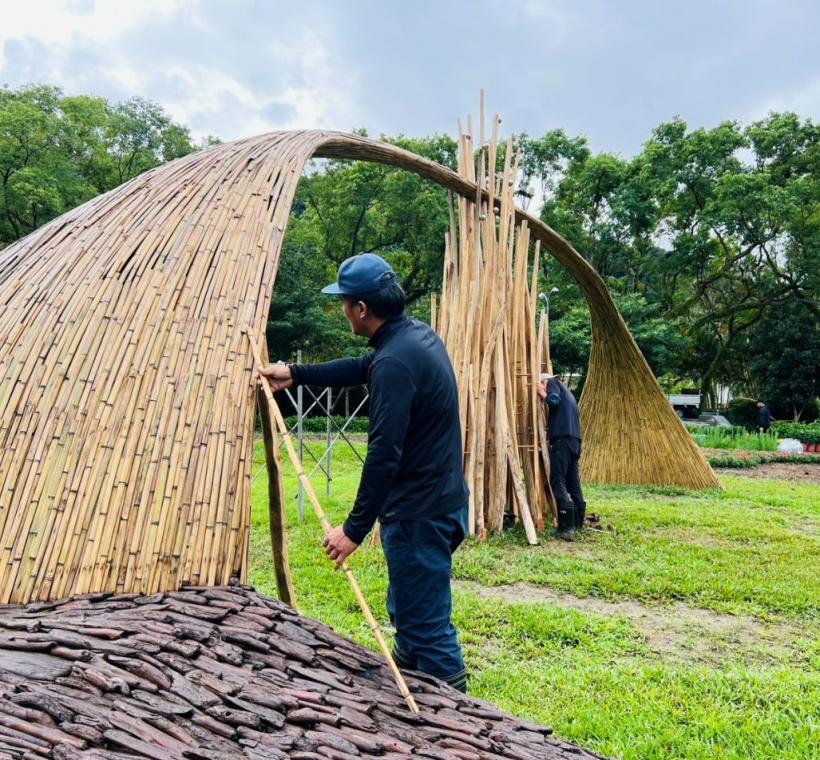 撒部．噶照老師串聯裝置藝術「水流」以竹子創作「風起光湧」裝置藝術