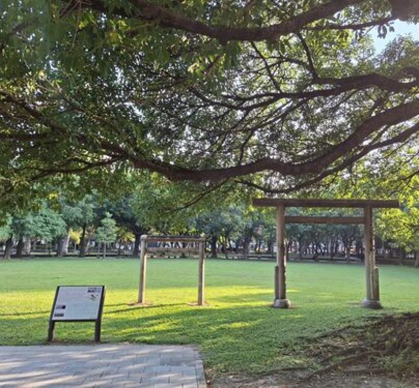 林森公園的綠蔭草地，是市民最喜愛的悠閒去處，在陽光與樹影間，收藏生活中的美好時光。