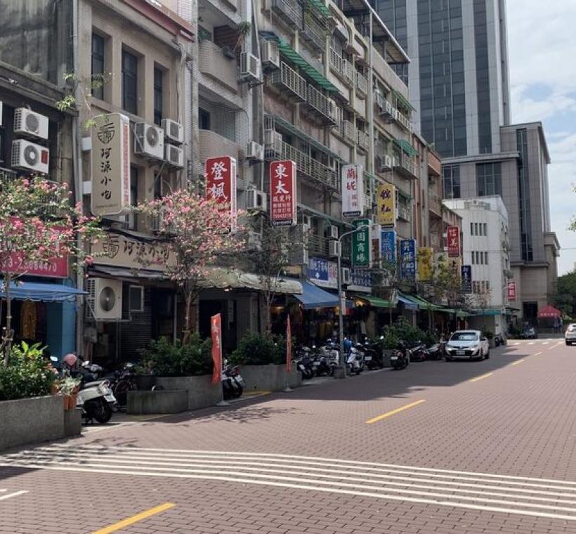 西園路街道鋪面綠美化改善後全景