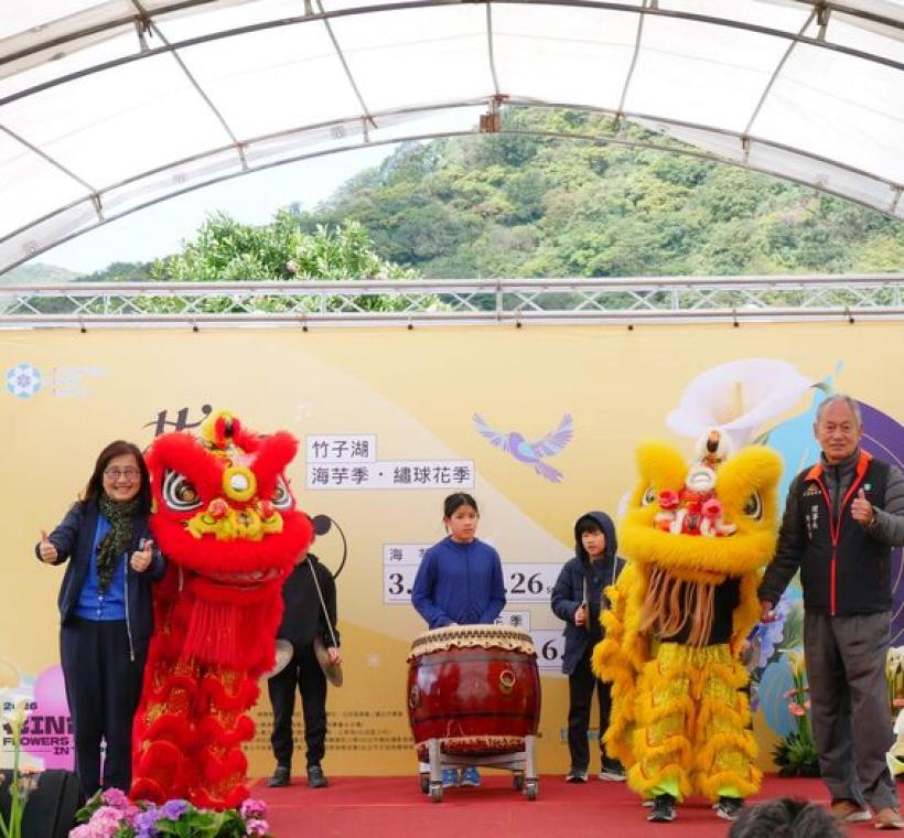 湖田國小醒獅團與林副市長及北投區農會陳理事長合影