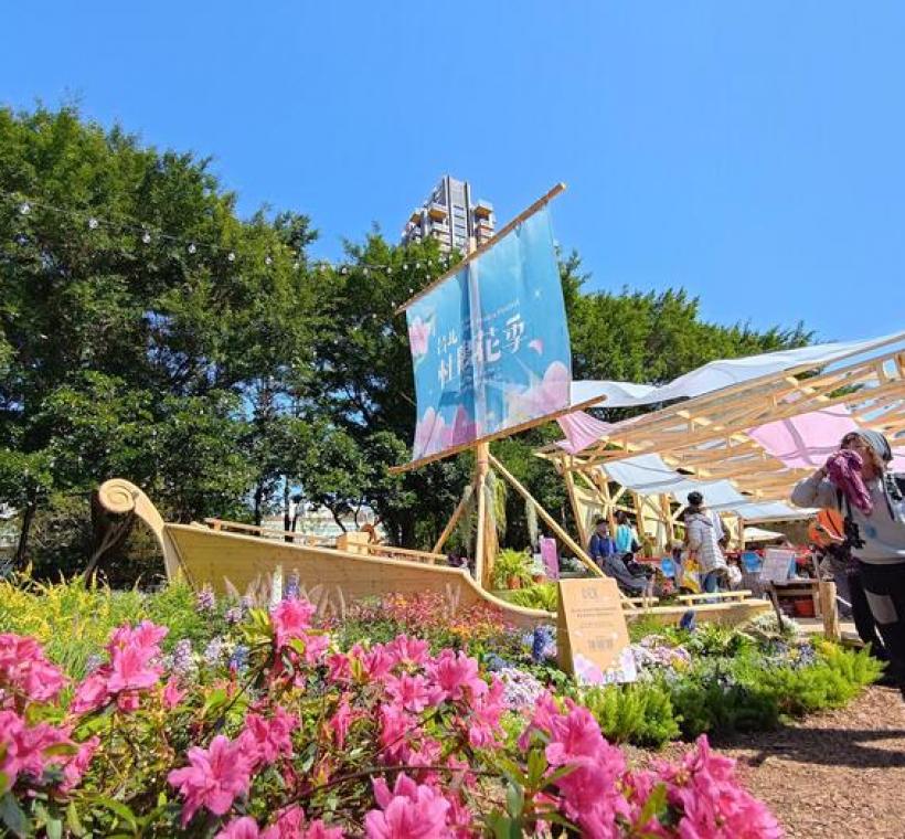 大安森林公園「拾花號」花屋內有許多不同植栽搭配杜鵑展示
