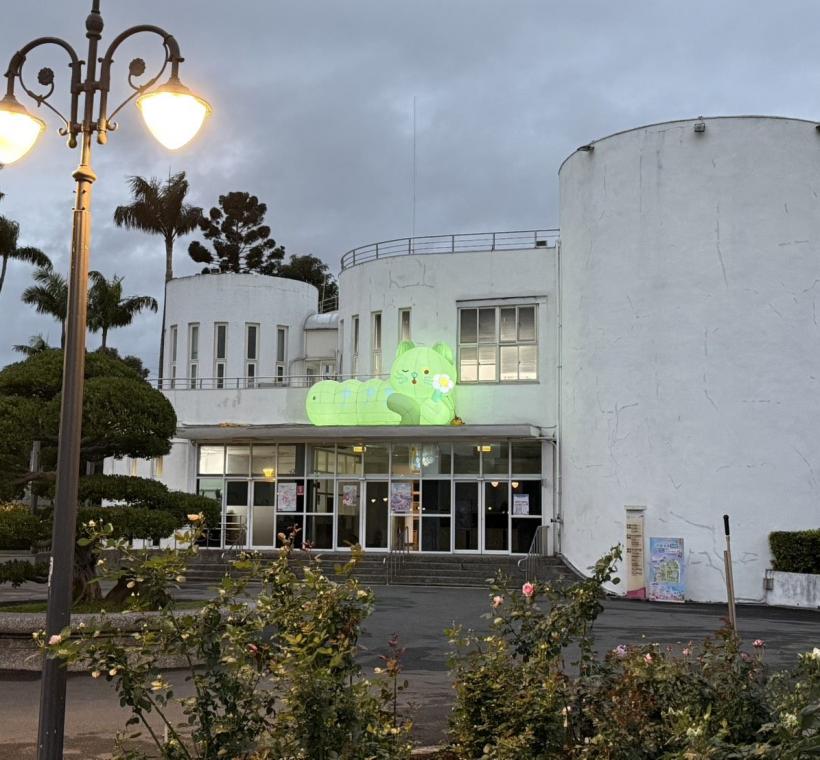 園丁喵喵現身新生花園小白宮。