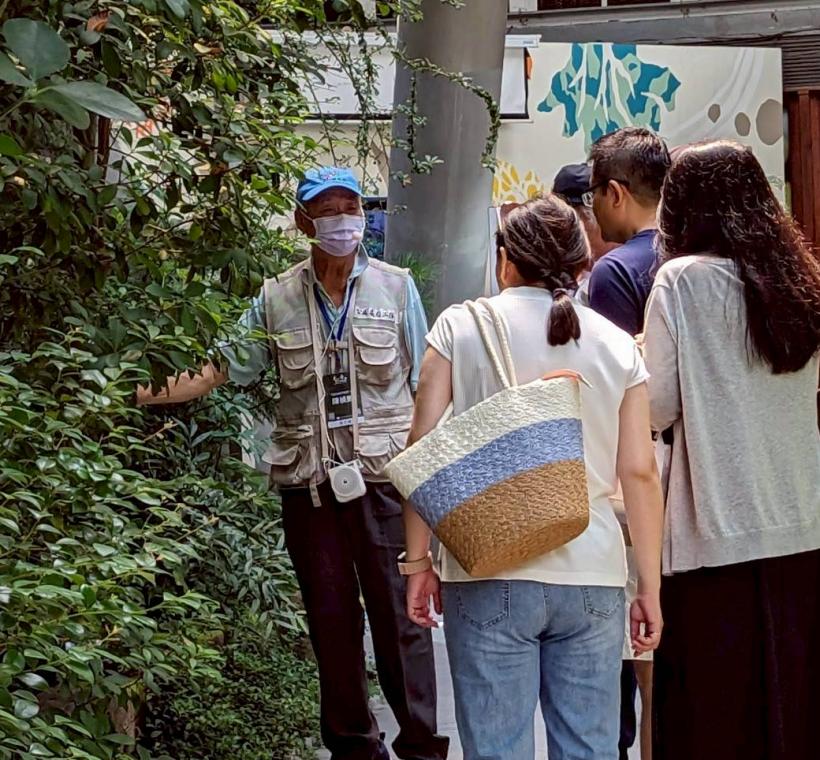 關於植物的疑問導覽志工為大家解答