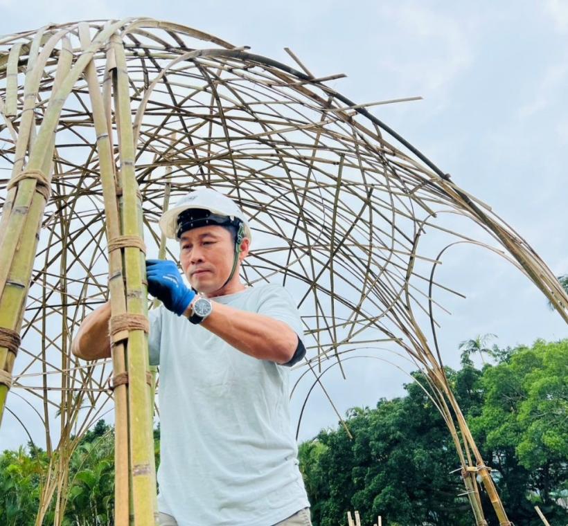 小亨利藝術家們於「幸福．憩家園」展區，以具柔韌性的竹子打造「流光之巢」裝置藝術