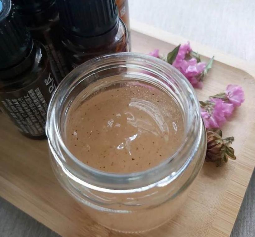 融合去角質凝膠與精油的療癒力量，創造專屬呵護體驗。