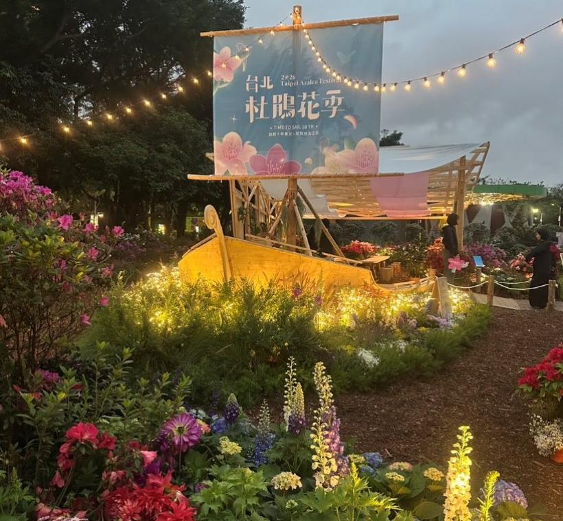 夜間的燈光襯脫，更添《拾花號 A’rk》的浪漫氛圍